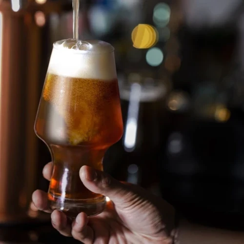 Стъклена чаша за бира